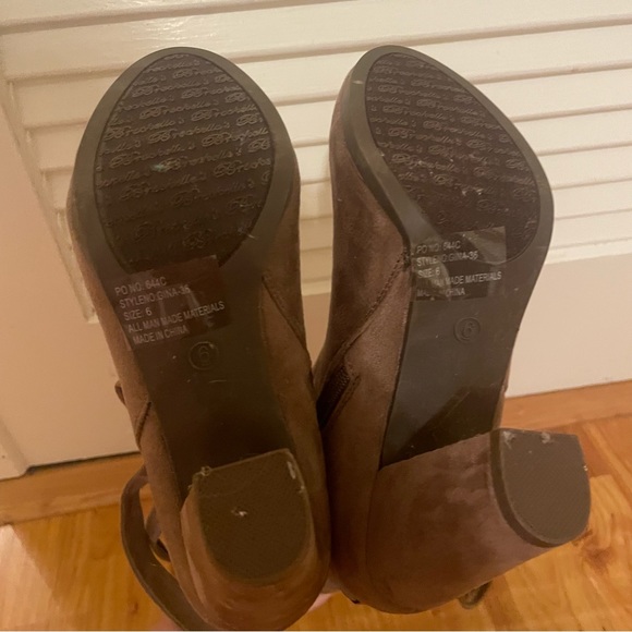 🚫Gifted🚫 Suede boots with tie detail NWOT - Picture 4 of 4